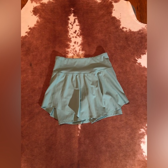 Old Navy Active new with tag skort 
size medium 
Sage green - Picture 1 of 5